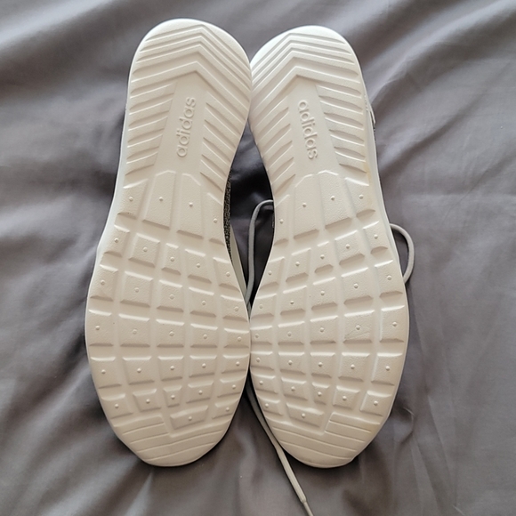 NWT 8.5 Adidas sneakers grey - Picture 3 of 4